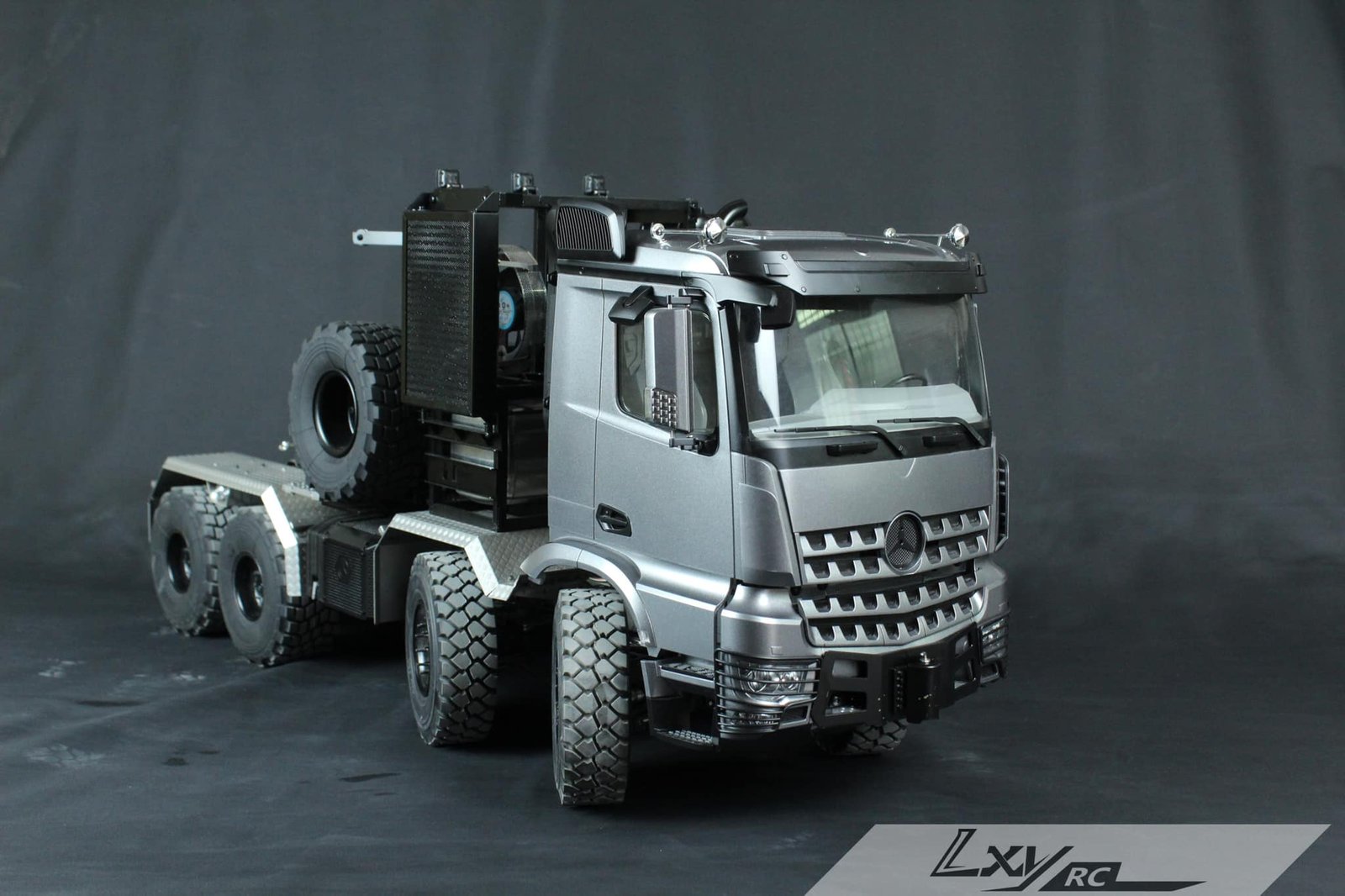 Benz 8×8 rescue truck - LXYRC