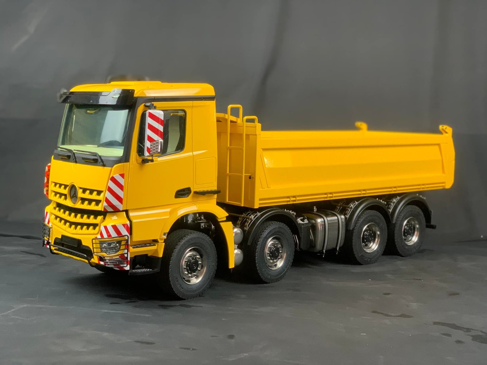 Benz 8×8 Dump truck - LXYRC